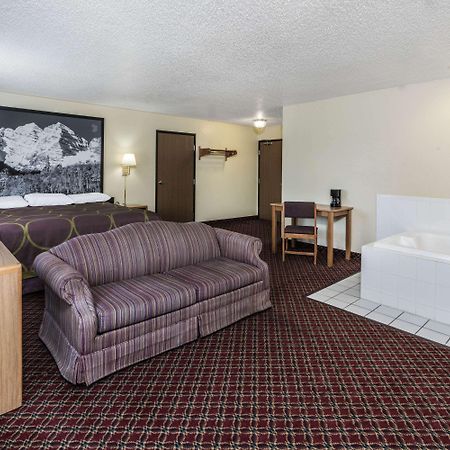 Super 8 By Wyndham Fountain Otel Dış mekan fotoğraf