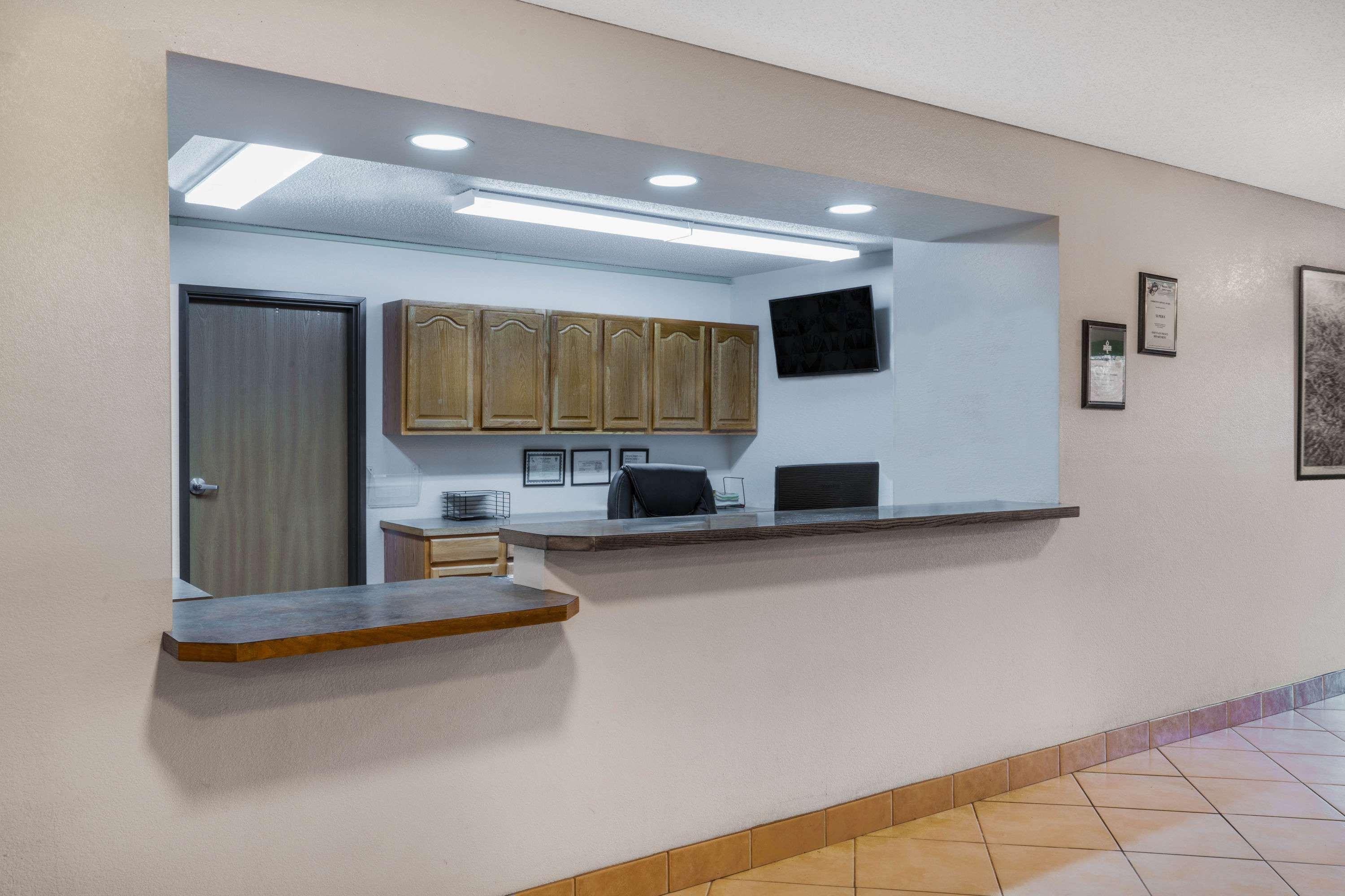 Super 8 By Wyndham Fountain Otel Dış mekan fotoğraf