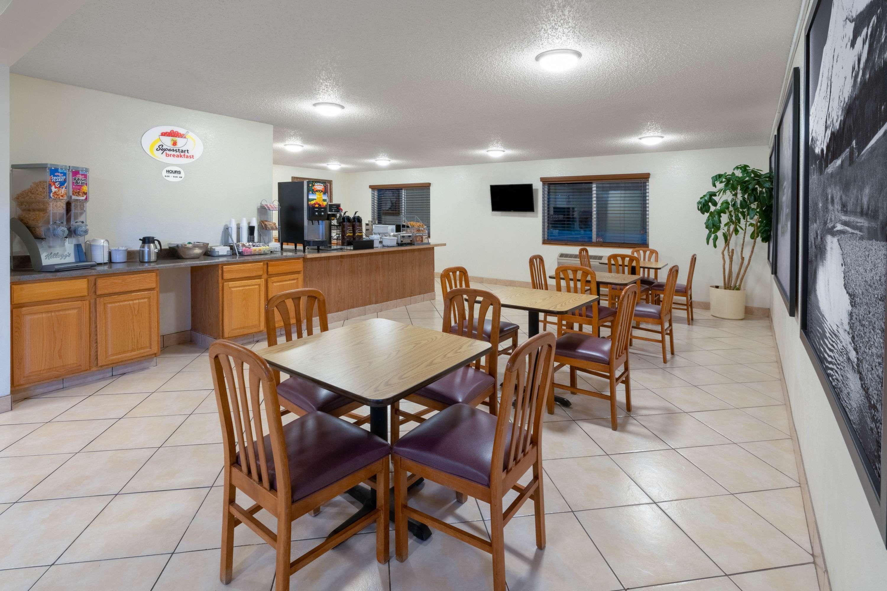 Super 8 By Wyndham Fountain Otel Dış mekan fotoğraf