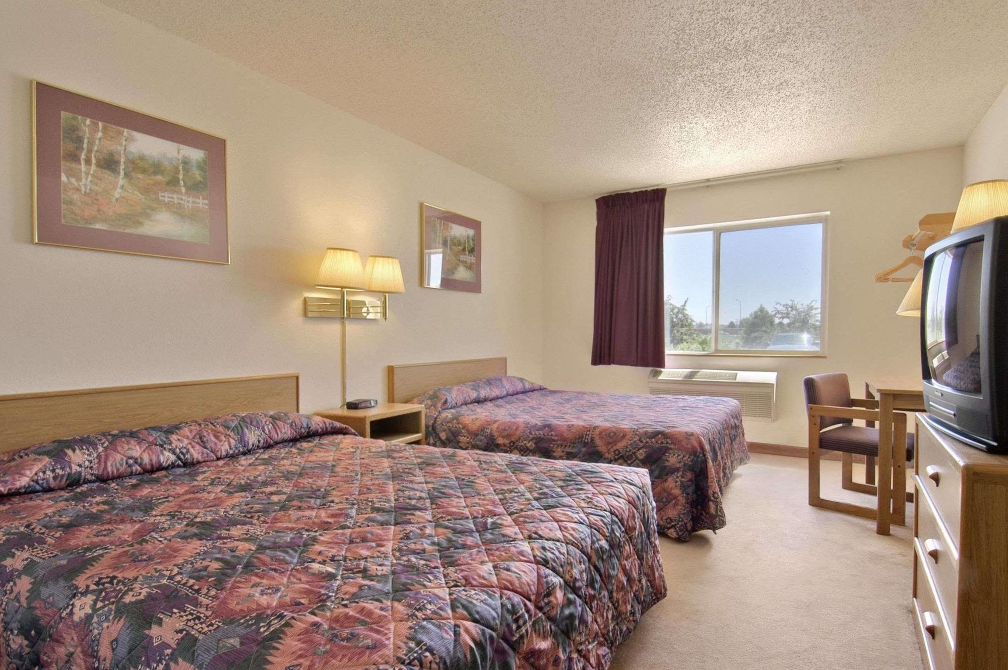 Super 8 By Wyndham Fountain Otel Dış mekan fotoğraf